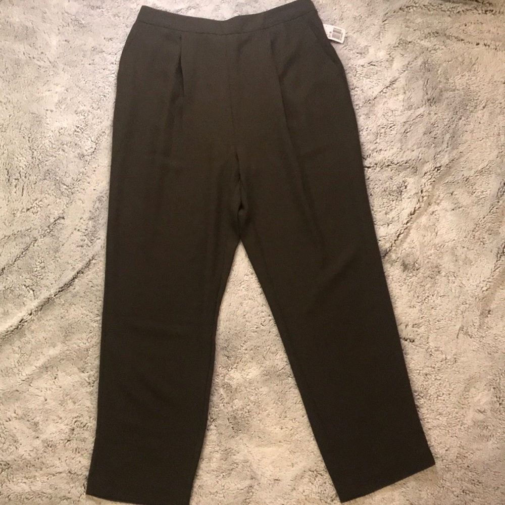 Olive pleated high waist women’s work pants! New!